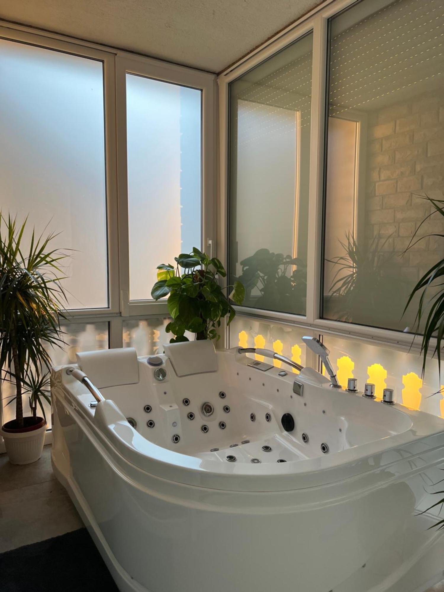 Luxrooms - Hotel Type With Private Jacuzzi Bjelovar Εξωτερικό φωτογραφία